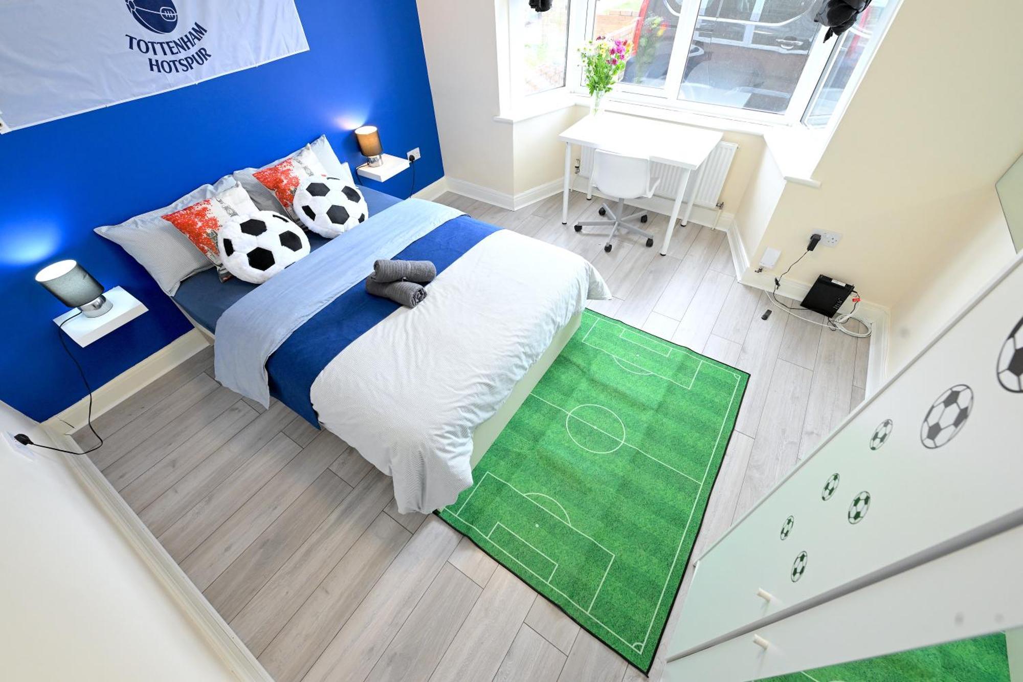 Spacious 5 Bedroom House Next To Tottenham Stadium * Londen
