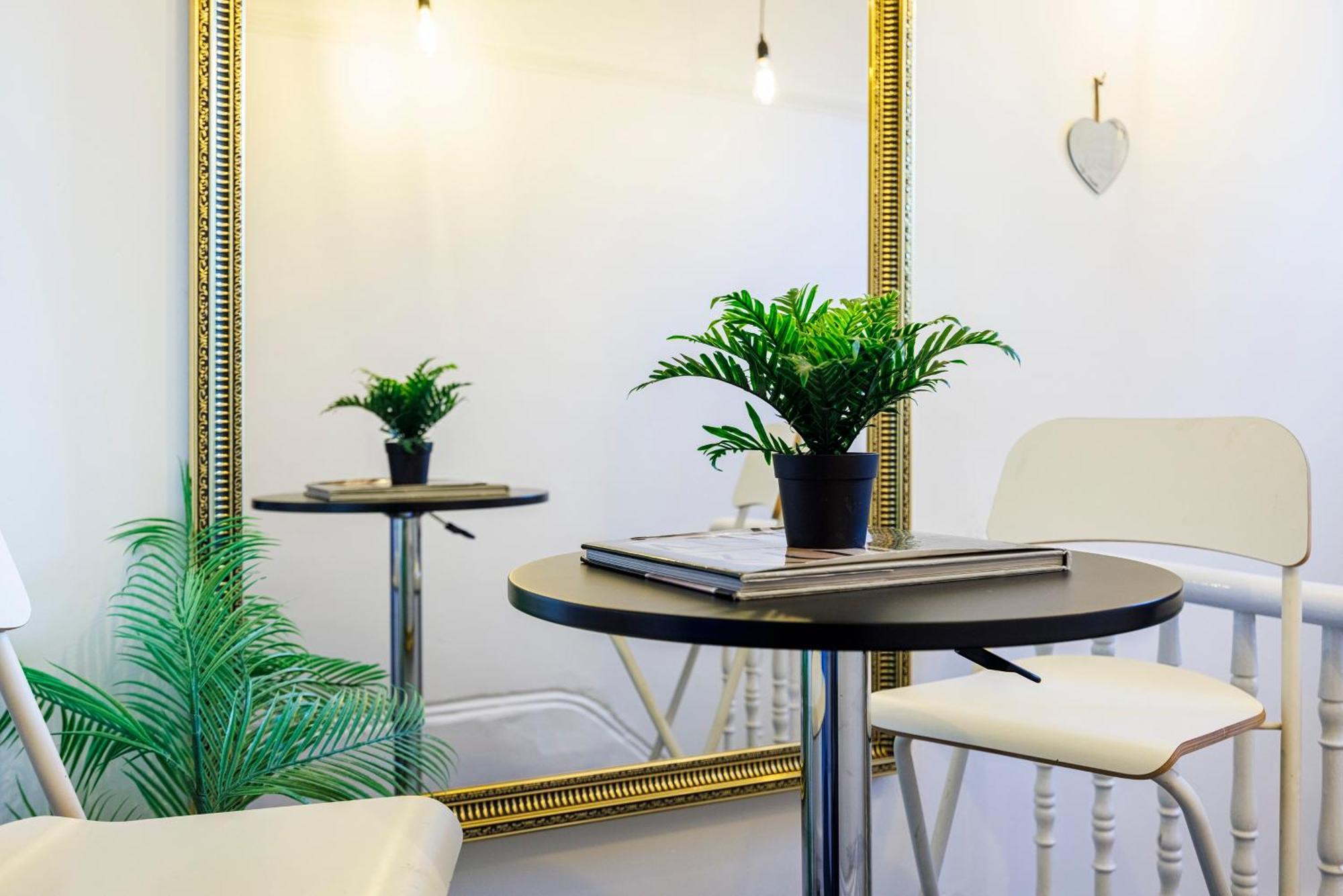 Stylish 2 Bed Near Notting Hill Apartment *