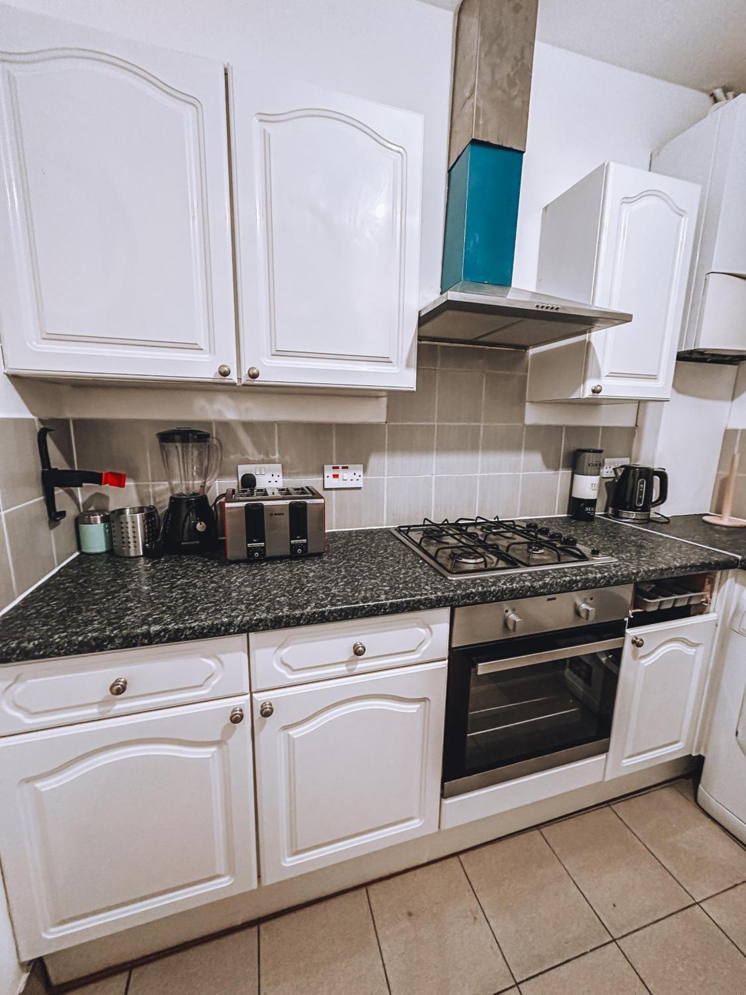 Spacious 3 In Tooting * Londen