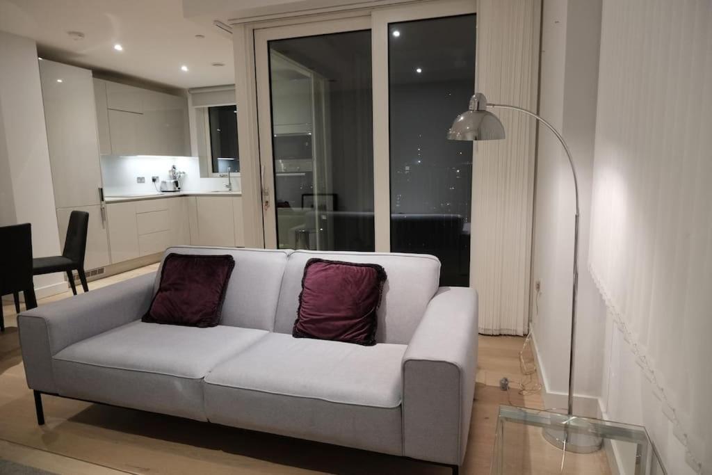 Luxury 2b2b In * London