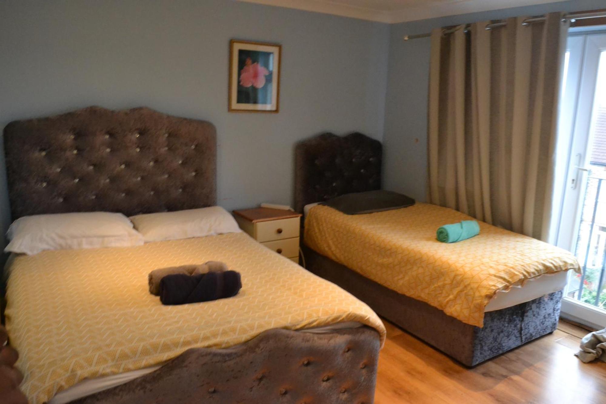 Holiday home Three Bedroom Flat, Camborne Avenue W13