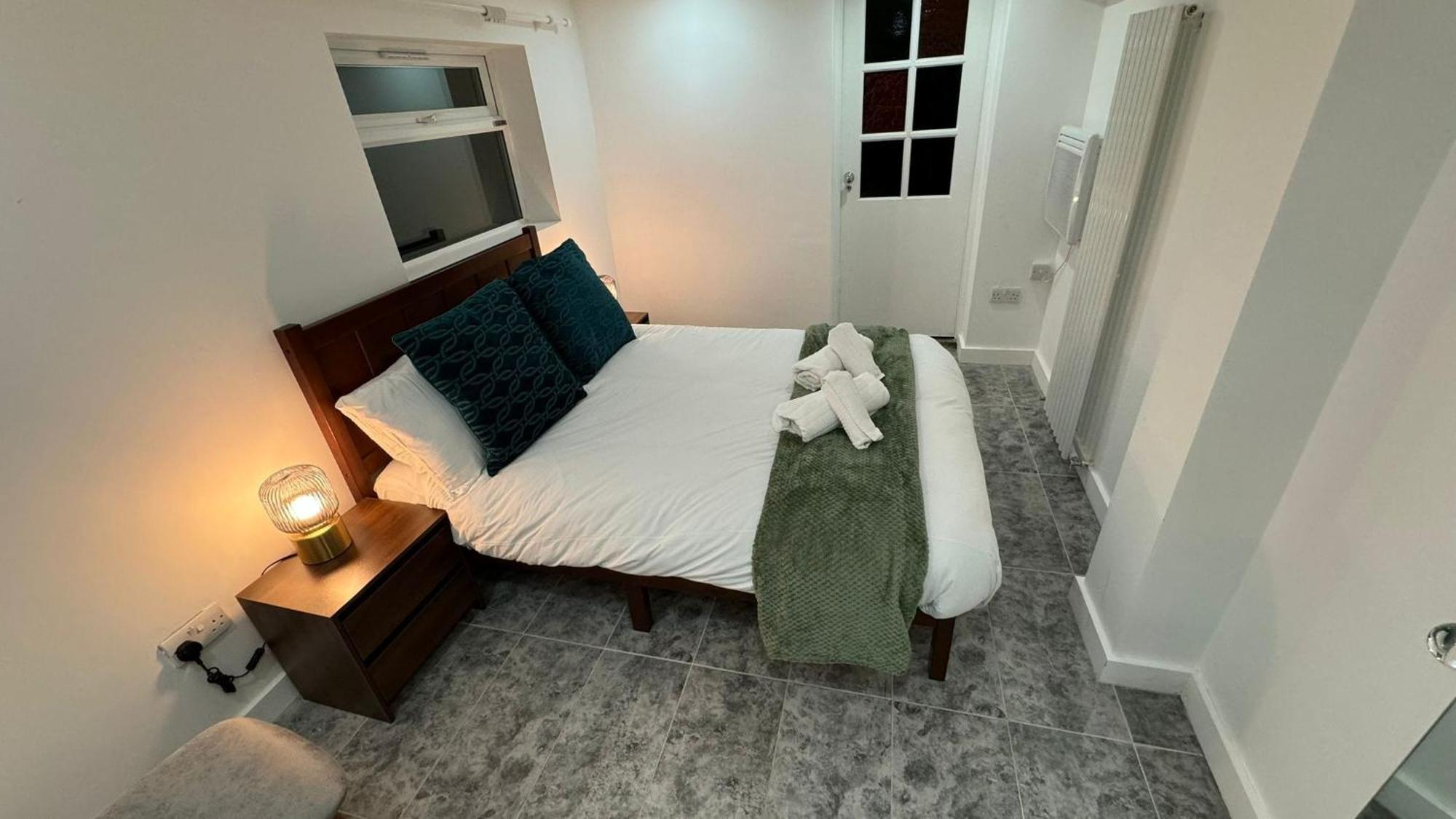 Stylish Modern Flat With Private Garden In Maida Vale Apartment London