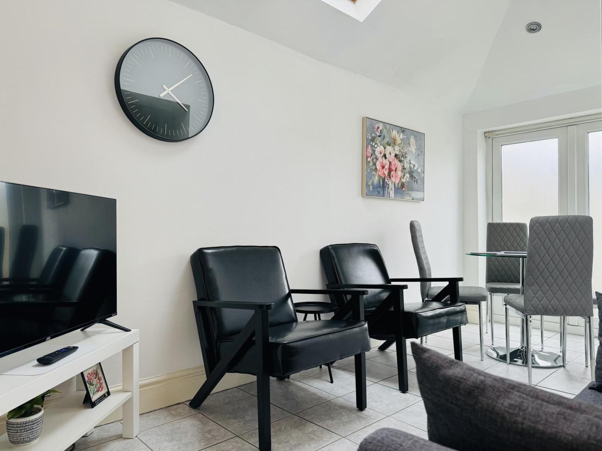 Falcon - 2 Bedroom Ground Floor Flat In Appartement *