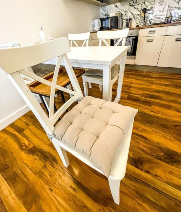 Apartment Central + Gym + Pool + Parking
