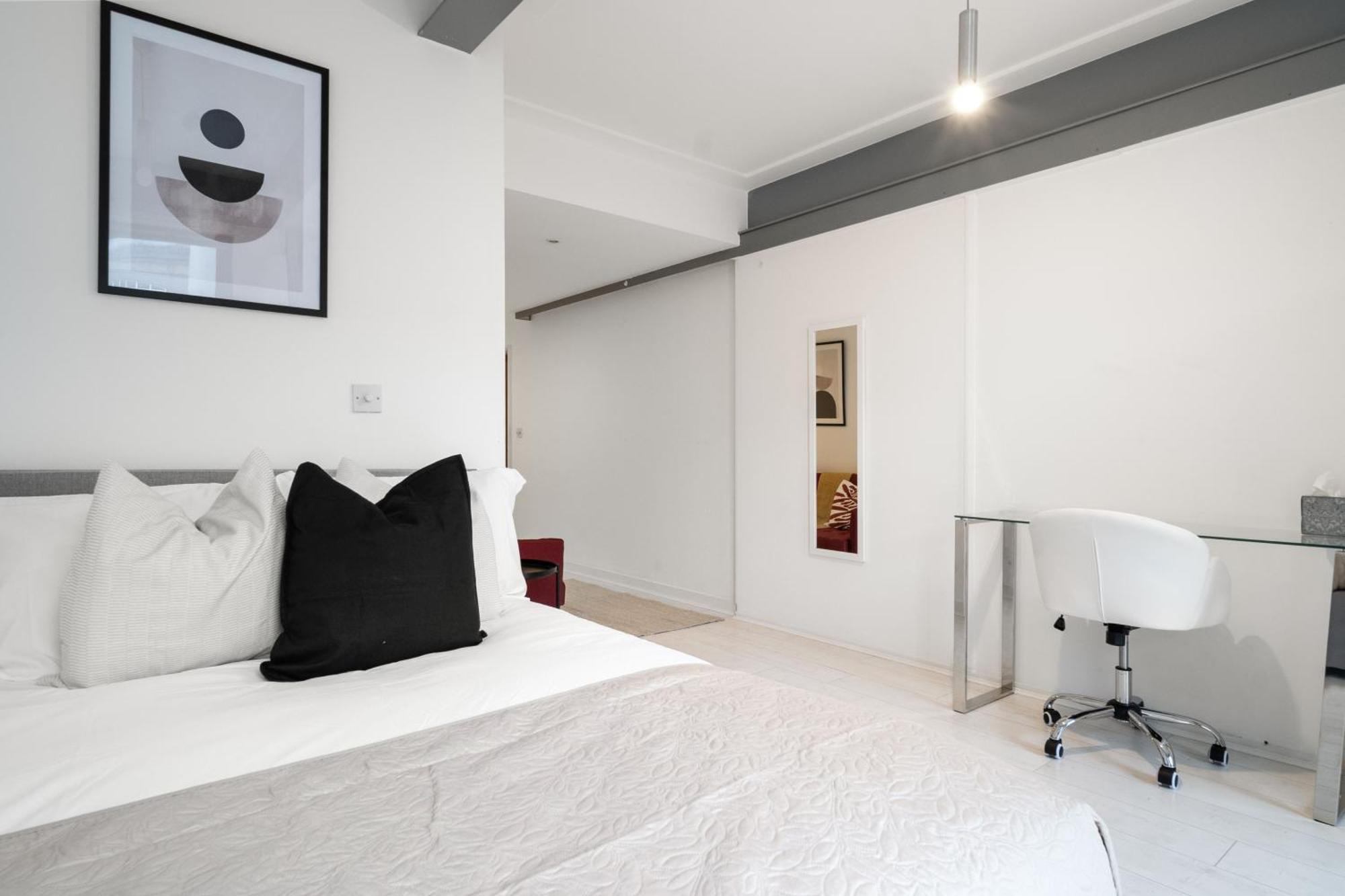 Livestay - Modern Two Bed In Stratford Apartment *