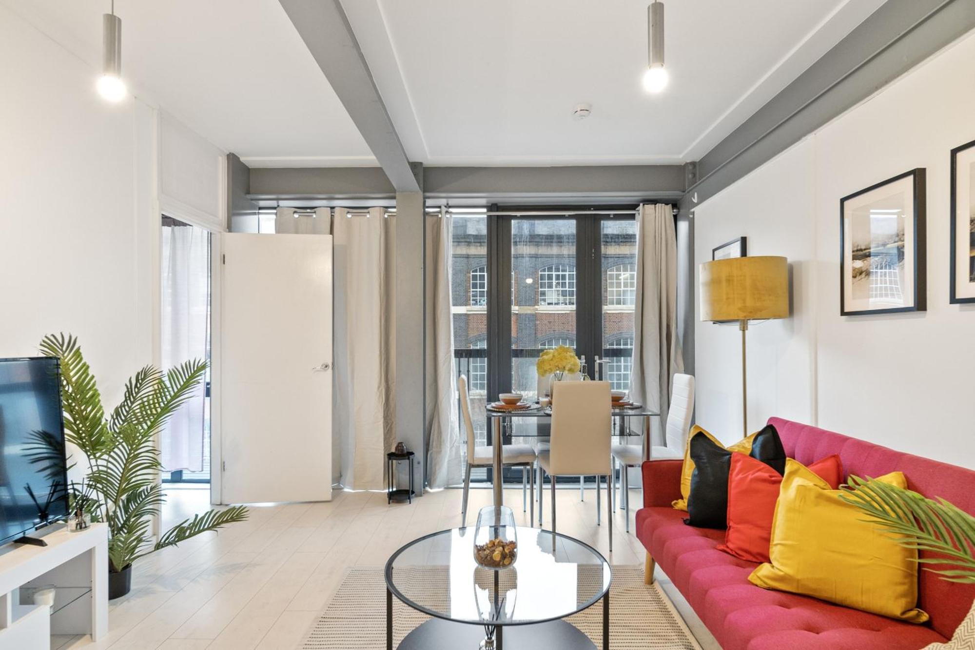 Livestay - Modern Two Bed In Stratford Apartment London