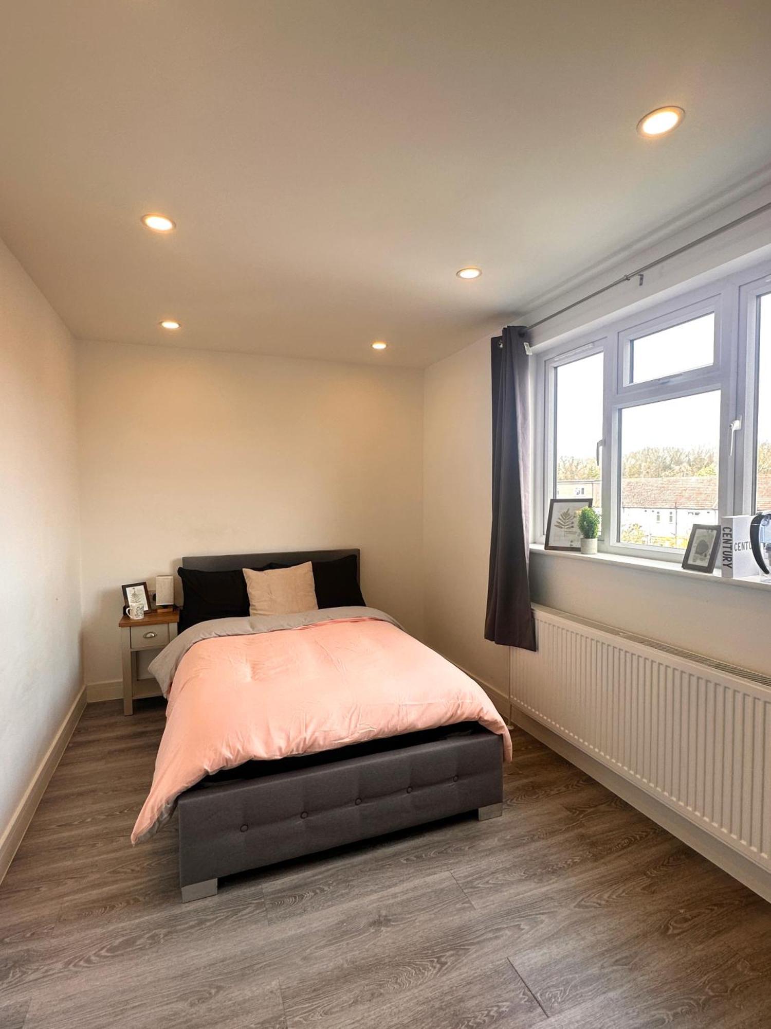 Wonderful Ensuite In Wimbledon Gasthuis Londen