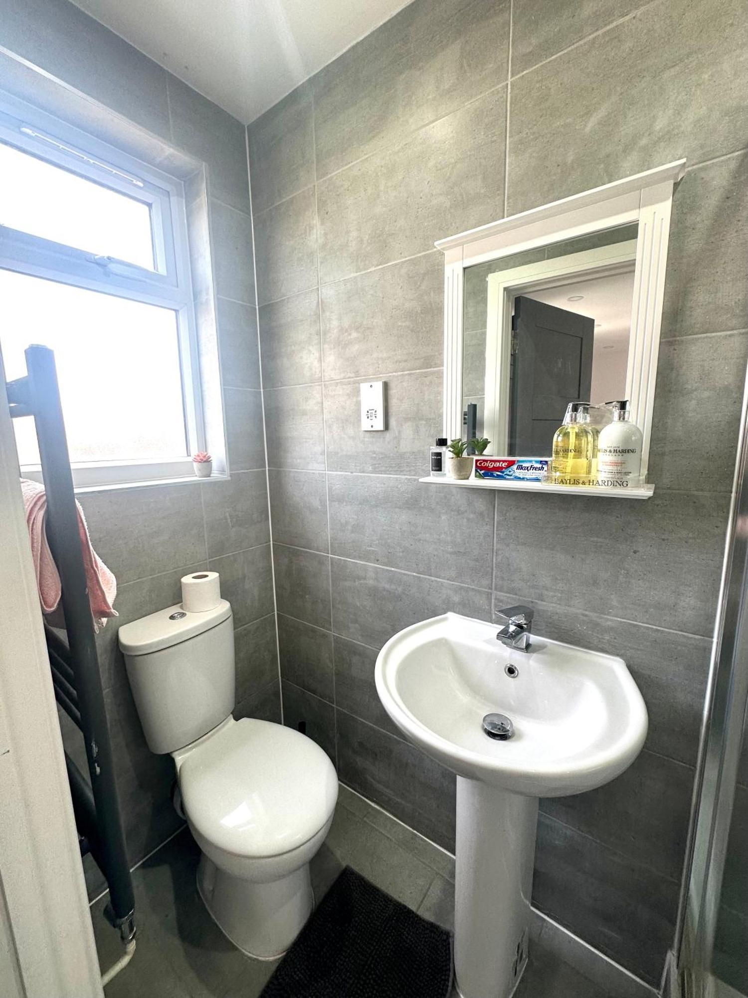 Gasthuis Wonderful Ensuite In Wimbledon Londen