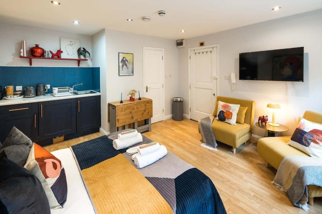 Apartment 5 Min Walk To Madame Tussauds - 5 Min Walk To Baker Street - 5 Min Walk To Marylebone Railway Station - 5 Min Walk To Regent Park - *