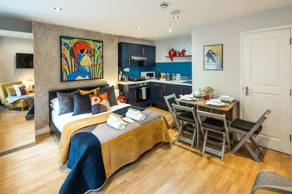 5 Min Walk To Madame Tussauds - 5 Min Walk To Baker Street - 5 Min Walk To Marylebone Railway Station - 5 Min Walk To Regent Park - * London