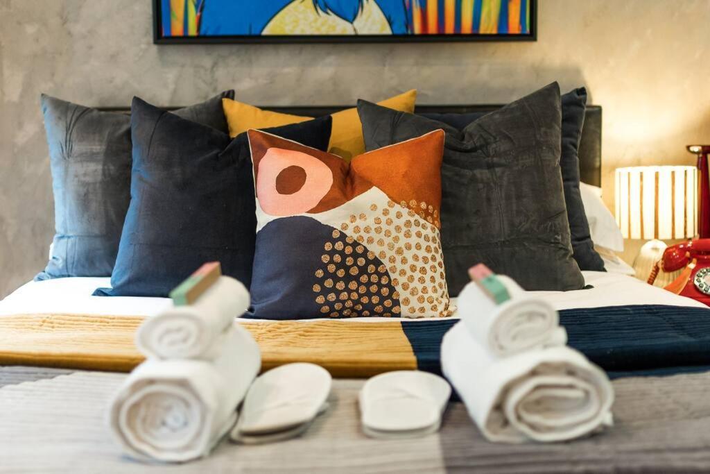 Apartment 5 Min Walk To Madame Tussauds - 5 Min Walk To Baker Street - 5 Min Walk To Marylebone Railway Station - 5 Min Walk To Regent Park - *
