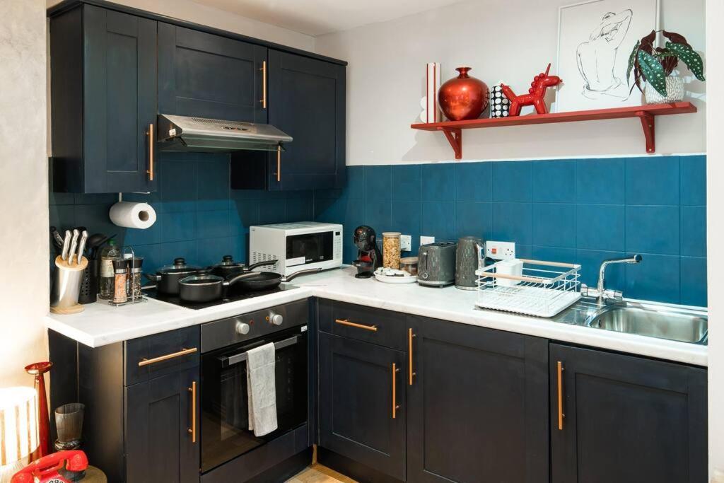 Apartment 5 Min Walk To Madame Tussauds - 5 Min Walk To Baker Street - 5 Min Walk To Marylebone Railway Station - 5 Min Walk To Regent Park -