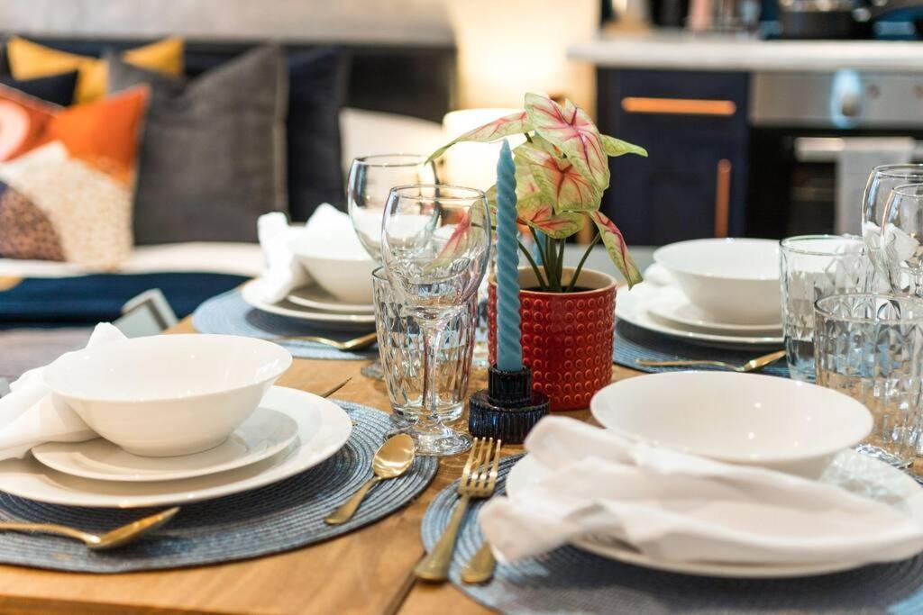 Apartment 5 Min Walk To Madame Tussauds - 5 Min Walk To Baker Street - 5 Min Walk To Marylebone Railway Station - 5 Min Walk To Regent Park - *