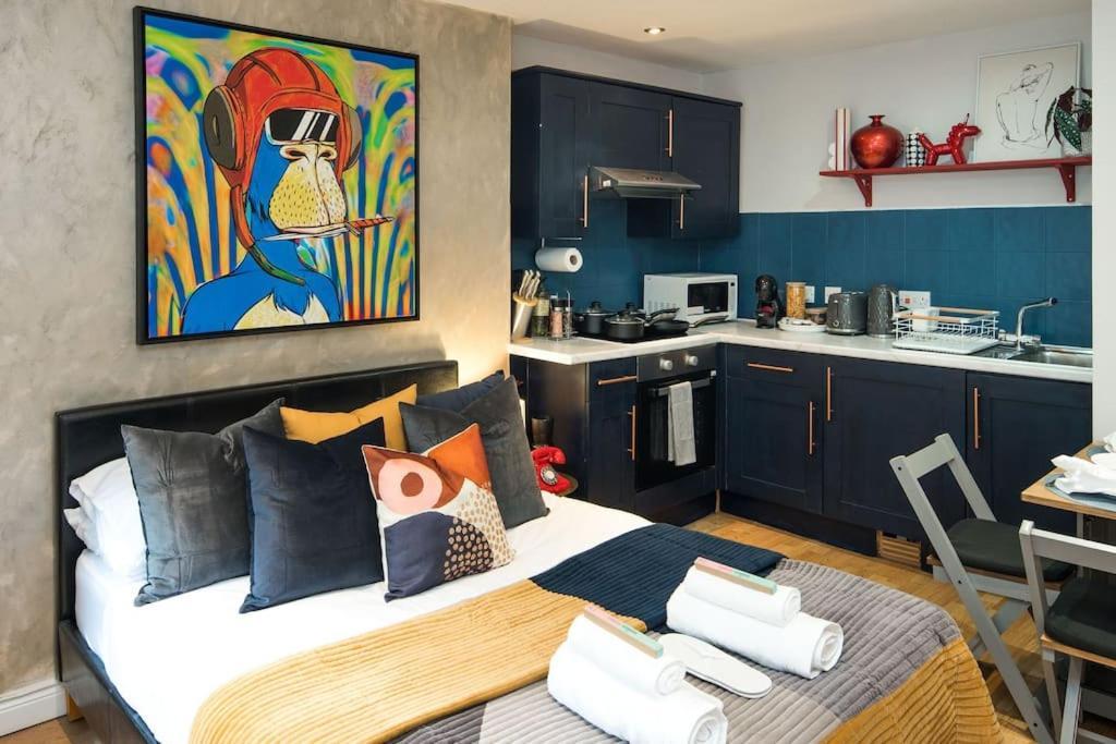 5 Min Walk To Madame Tussauds - 5 Min Walk To Baker Street - 5 Min Walk To Marylebone Railway Station - 5 Min Walk To Regent Park - *