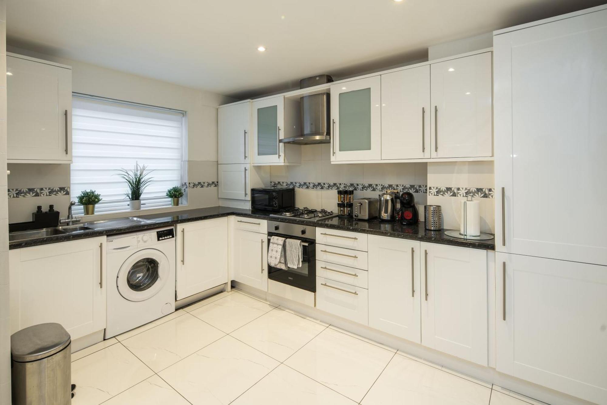 Charming 2-bed House In Holiday home *