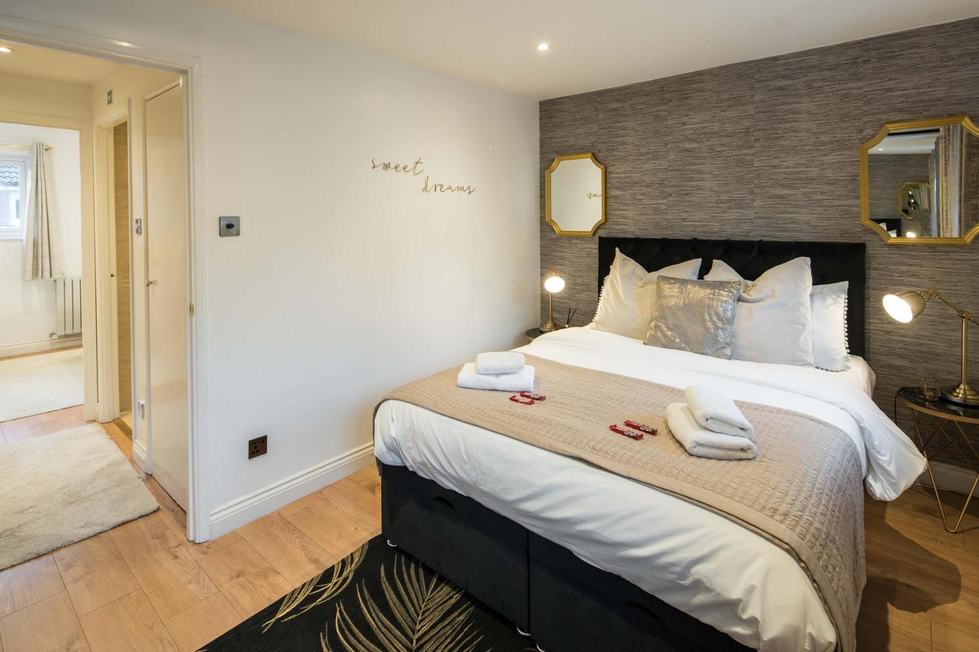 Holiday home Charming 2-bed House In London