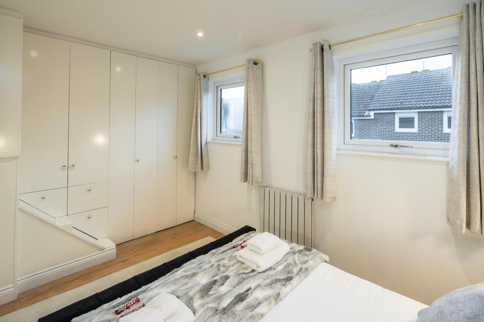 Charming 2-bed House In Holiday home *