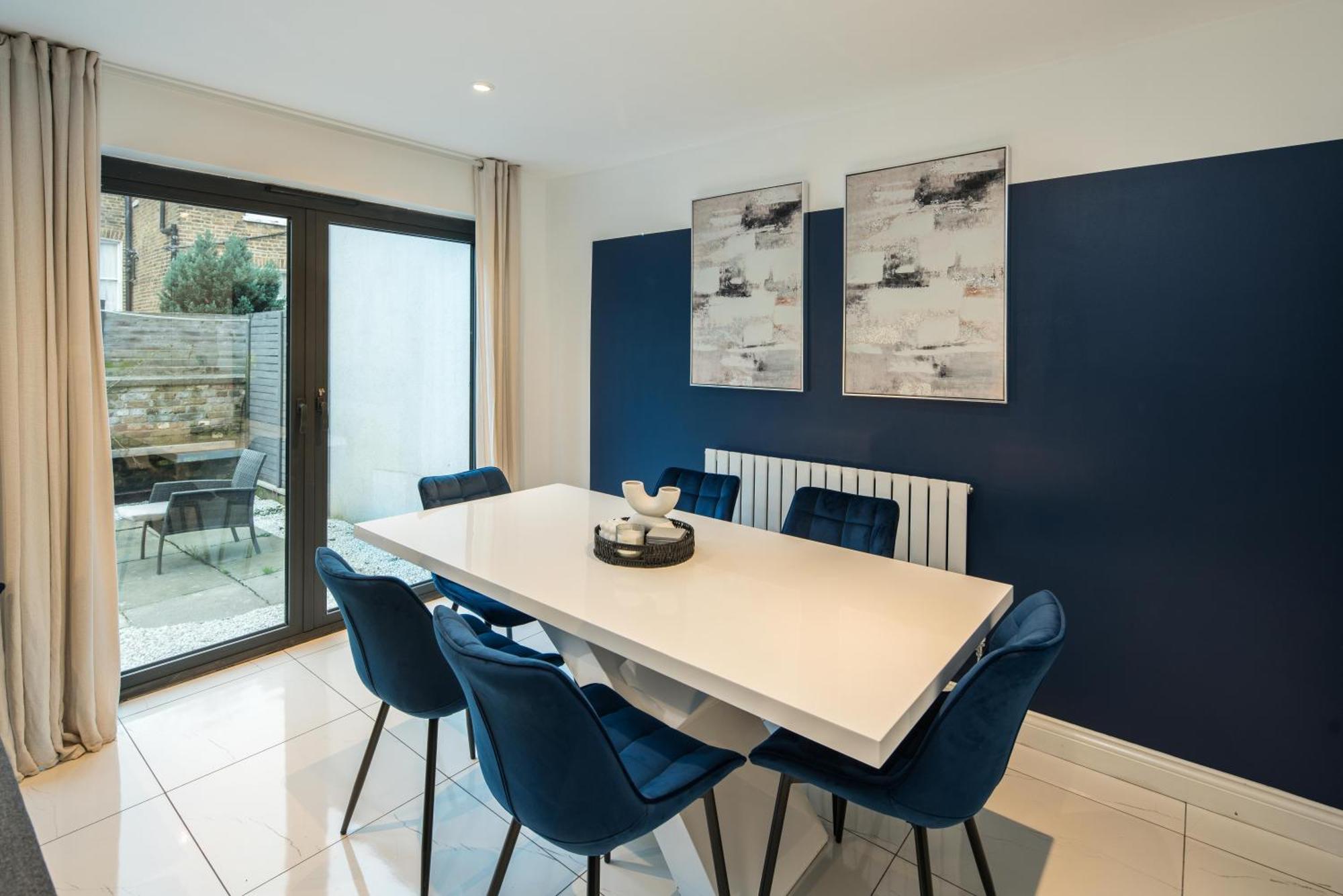 Charming 2-bed House In Holiday home *