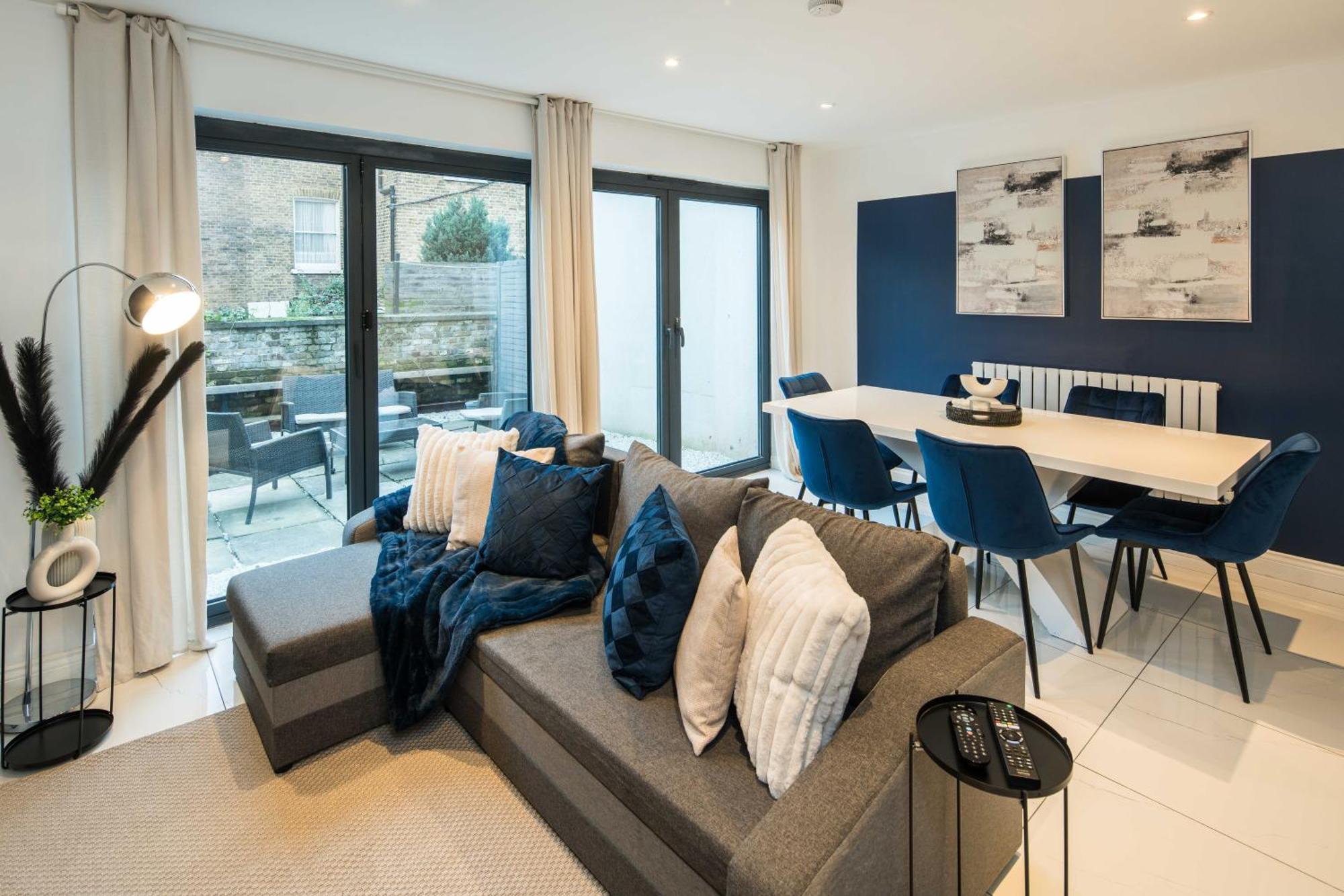 Charming 2-bed House In London