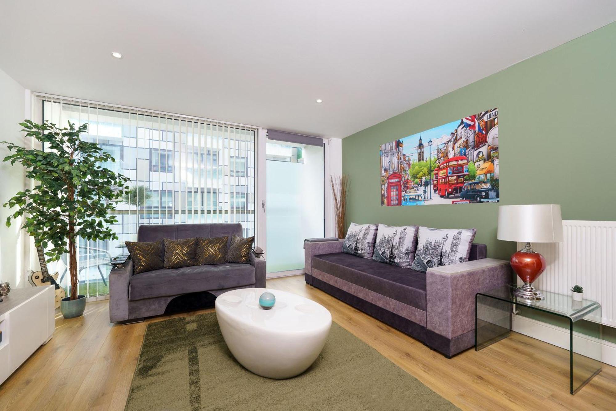 Cobalt Point, South Quay Apartment *