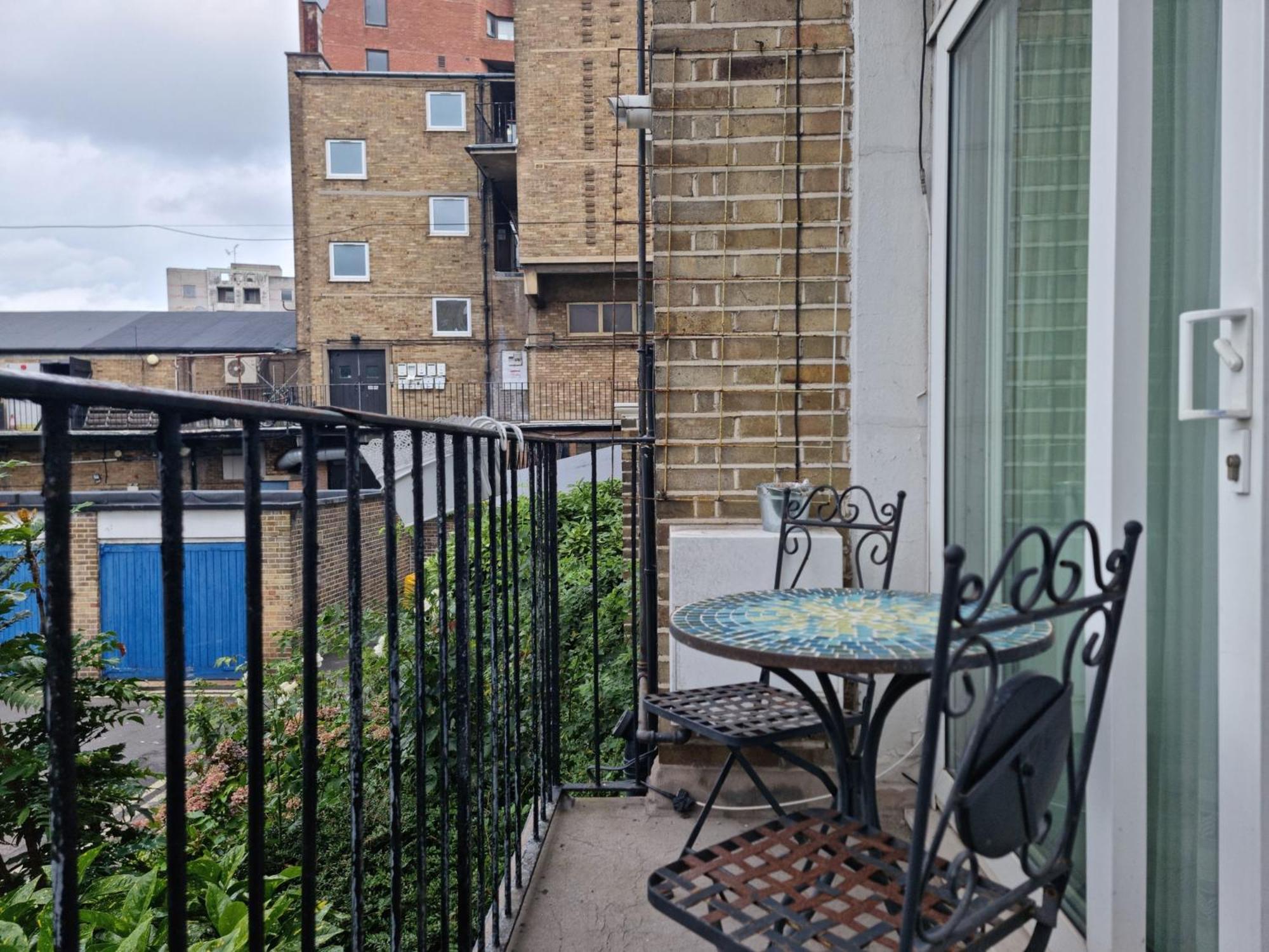 Pass The Keys - Beautiful Flat With Balcony In Swiss Cottage, *