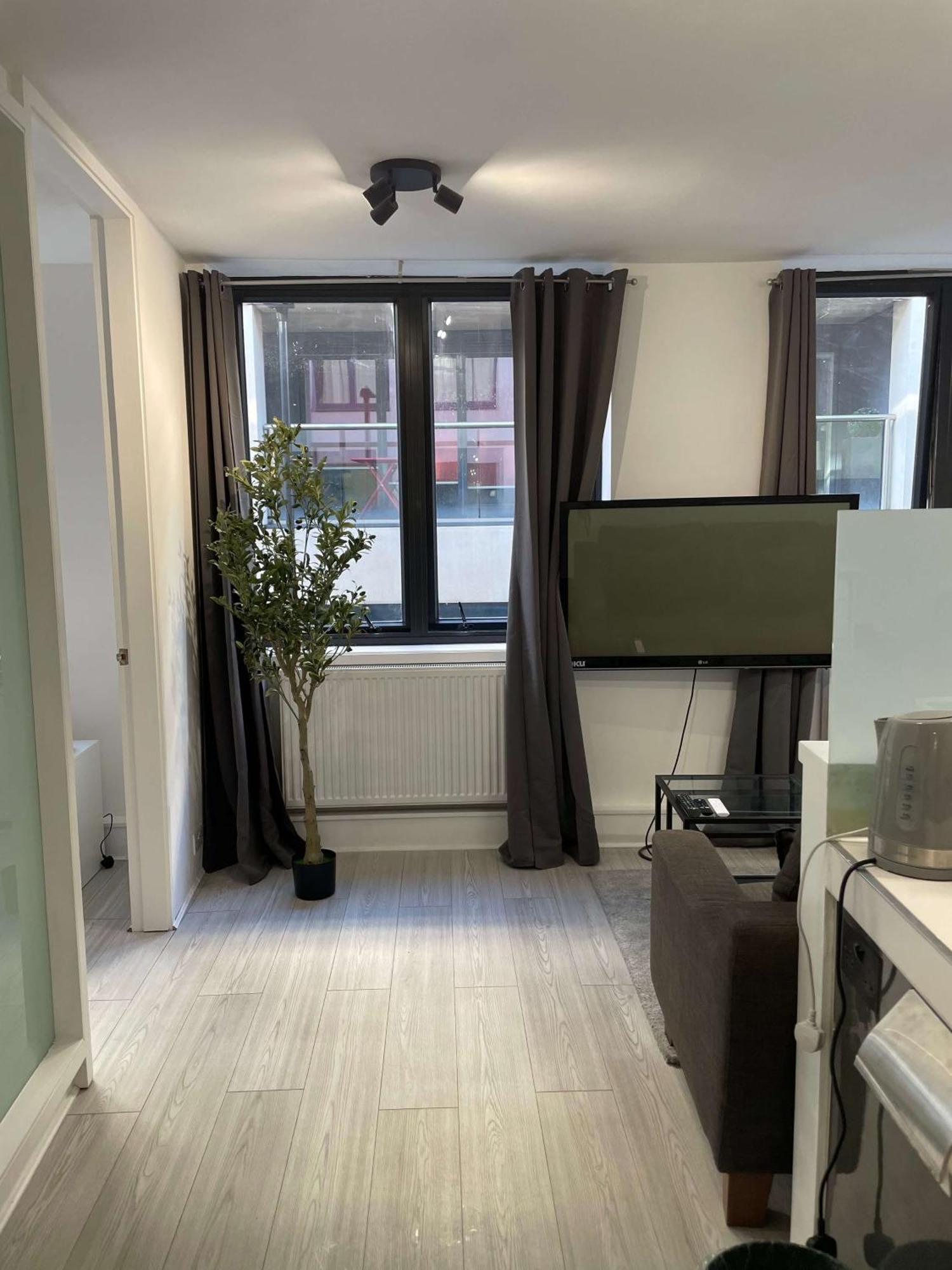 2 Bdrm Contemporary Apartamento