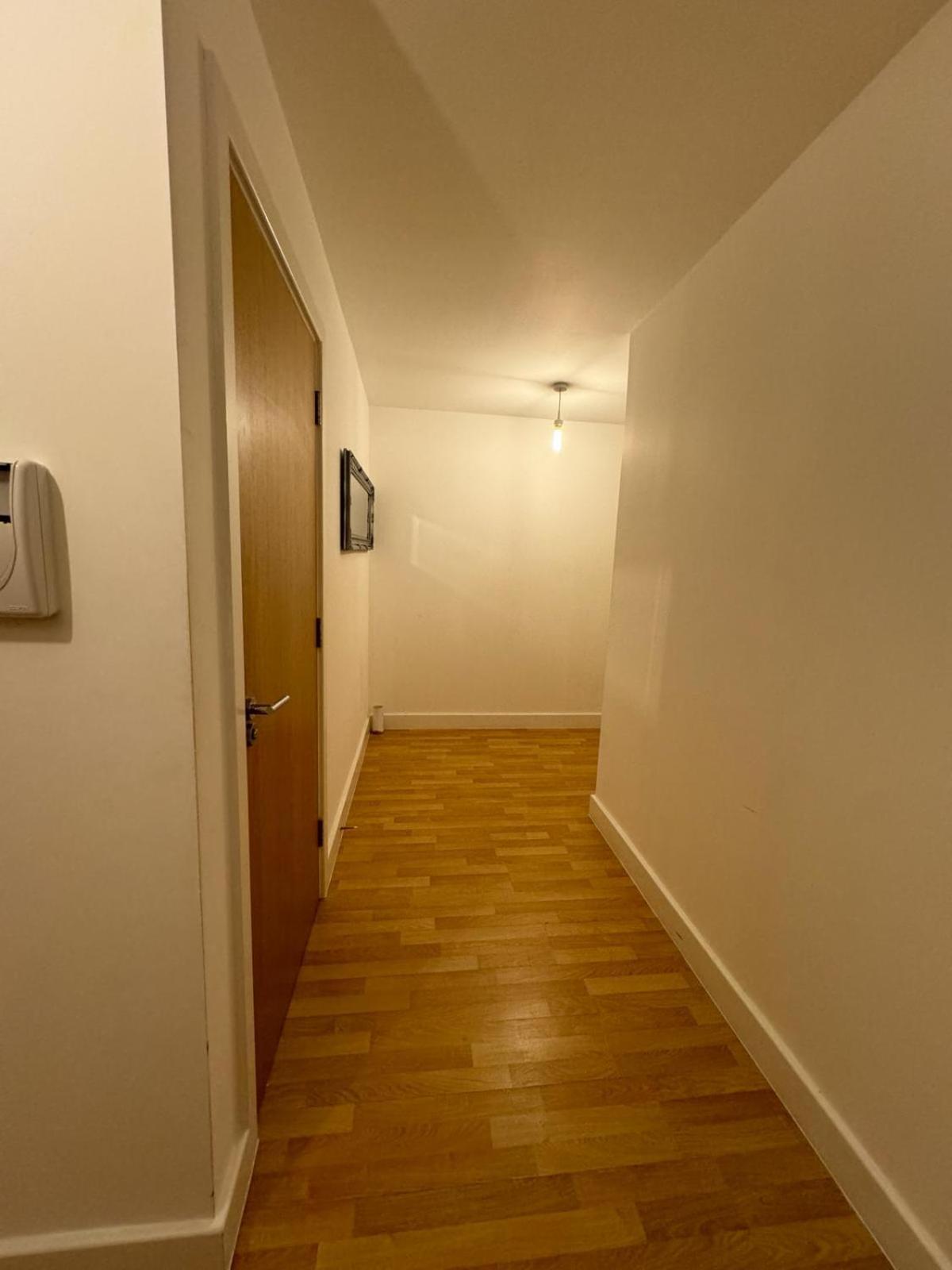 Spacious 2 Bedrooms In Stratford *