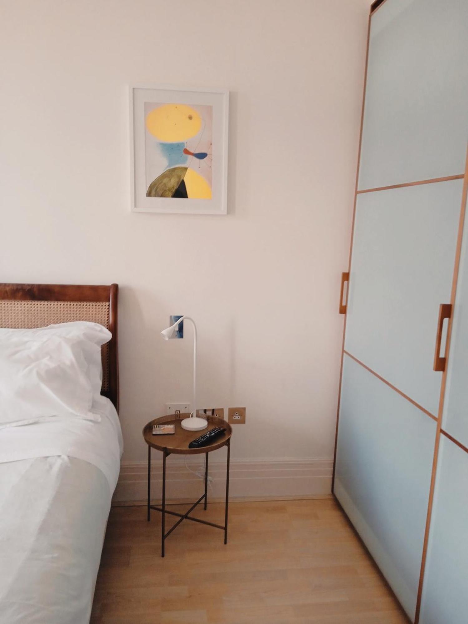 Apartment Beautiful Apartment With Underground Parking, Balcony In Kew, Richmond London