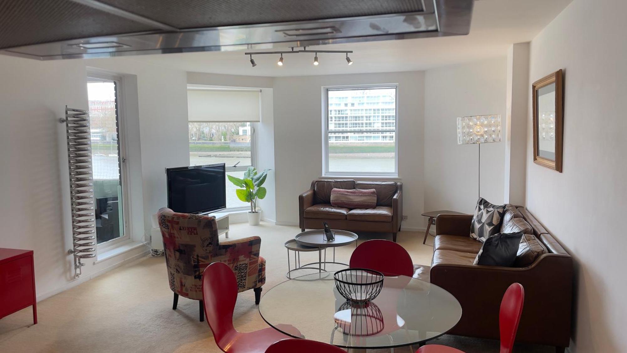 Us Embassy Spacious Nine Elms Apartment