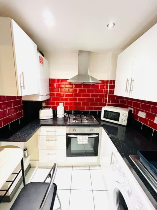 Excellent Two Bedroom Flat In Appartement Londen