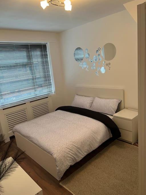 Flat In White - Westfield Londen