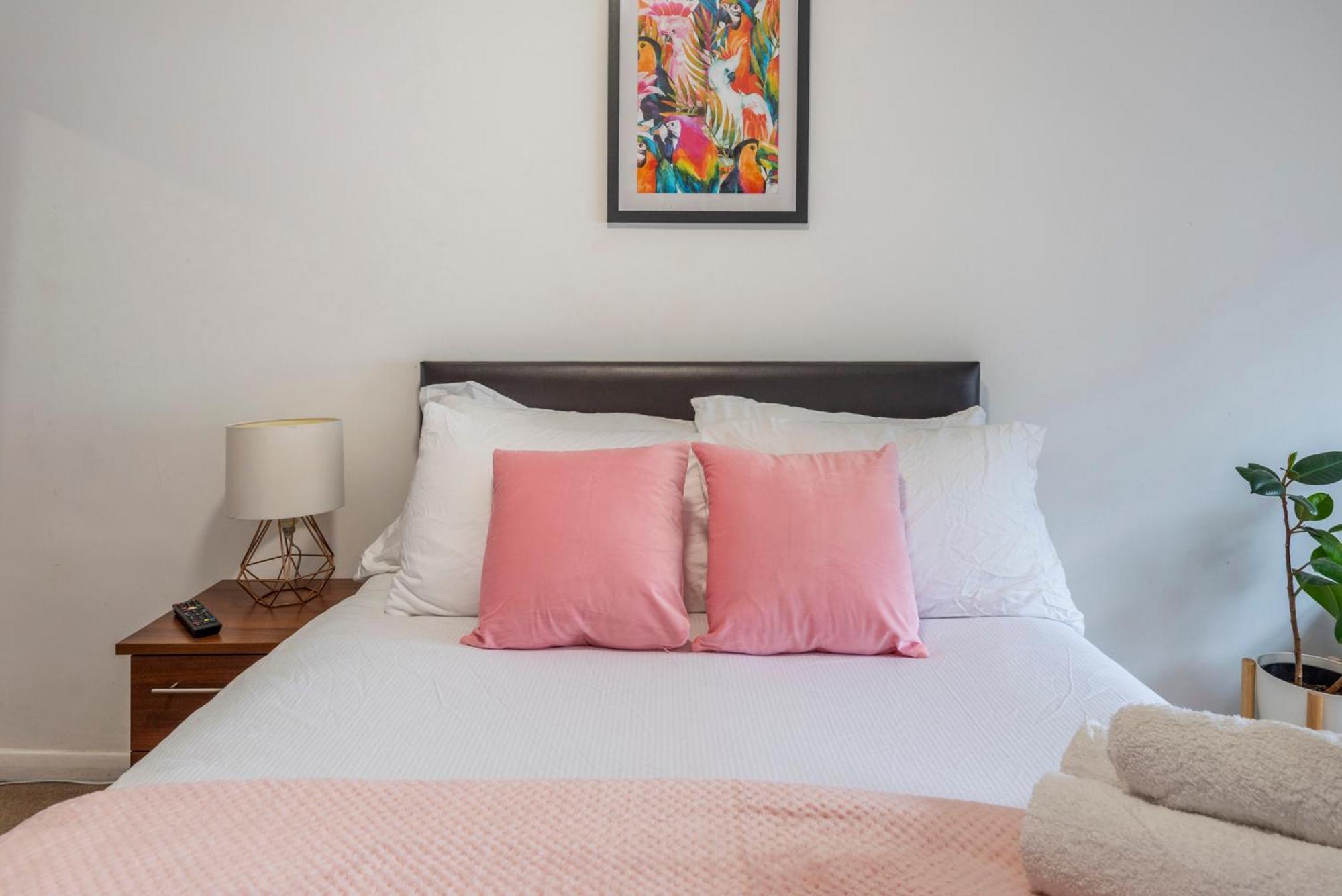 Dazzling Near Paddington/elizabeth Stn * London