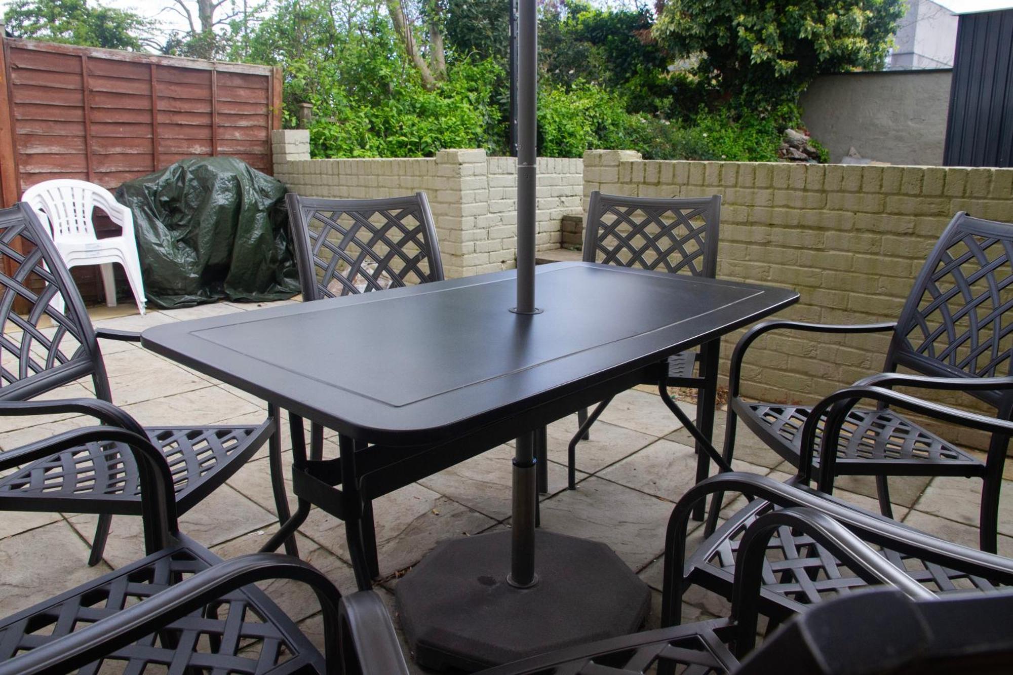 Spacious 4-bedroom Townhouse With Garden- Perfect For Groups! Сasa de vacaciones Londres