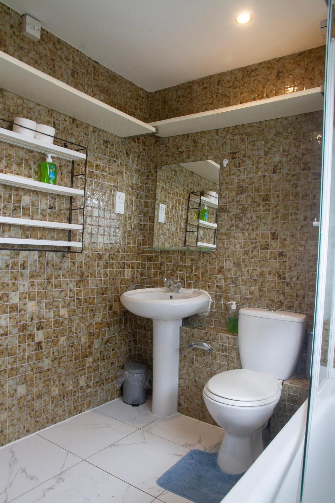 Spacious 4-bedroom Townhouse With Garden- Perfect For Groups! Сasa de vacaciones Londres