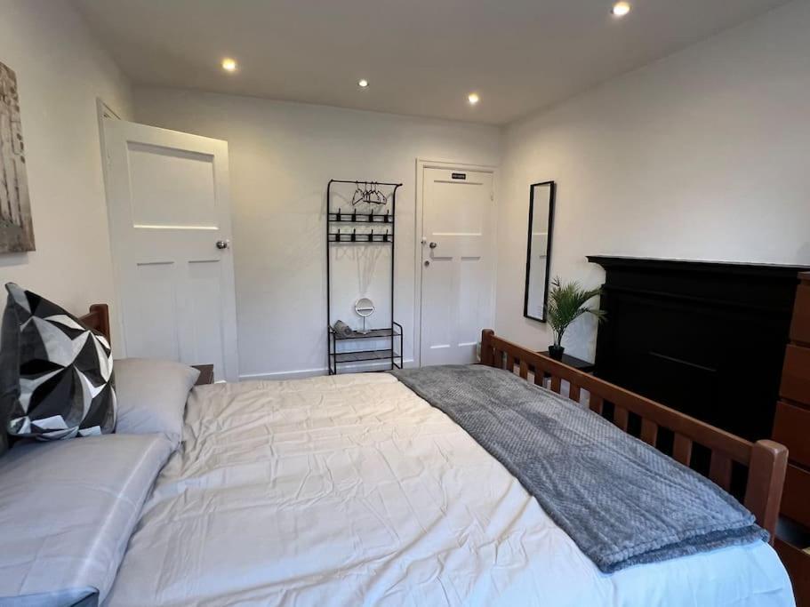 3 Bed Luxury House, 10 Min Walk To Underground * Londres