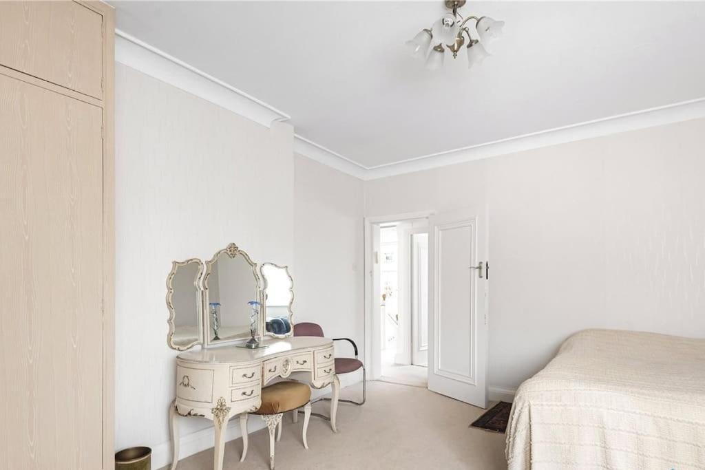 Apartment Large 5 Bedroom House In Finchley