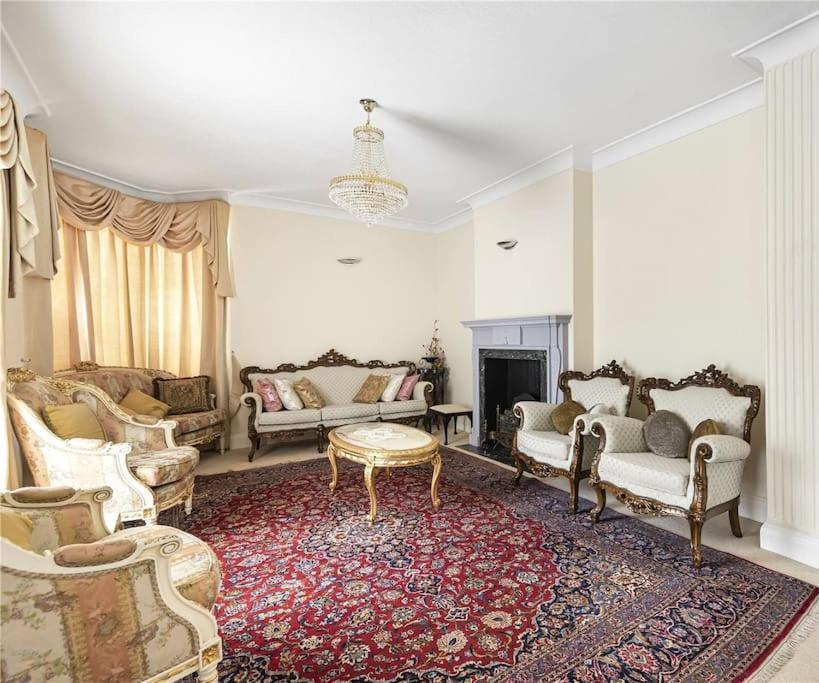 Apartment Large 5 Bedroom House In Finchley *