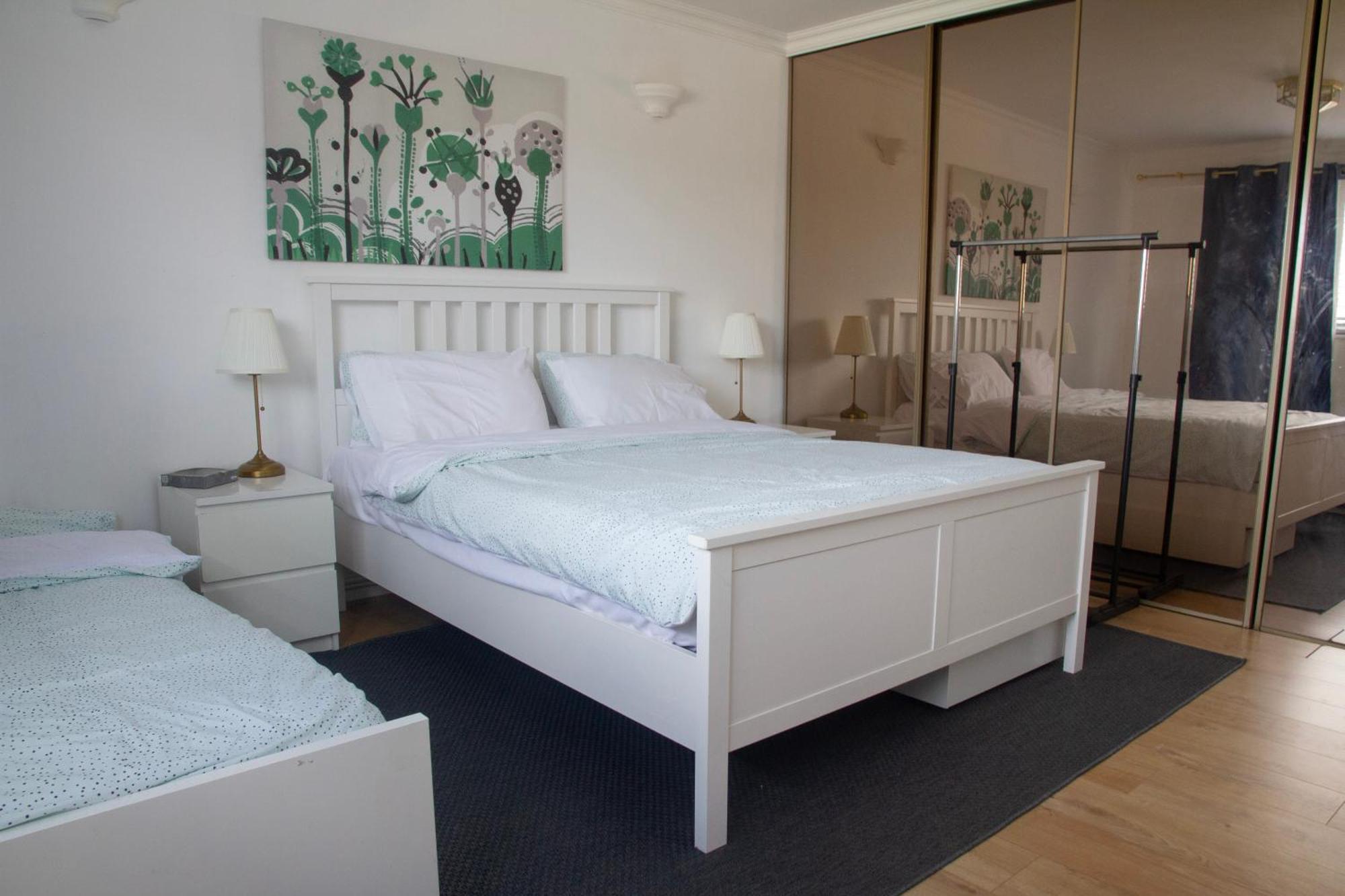 Сasa de vacaciones Spacious 4-bedroom Townhouse With Garden- Perfect For Groups!