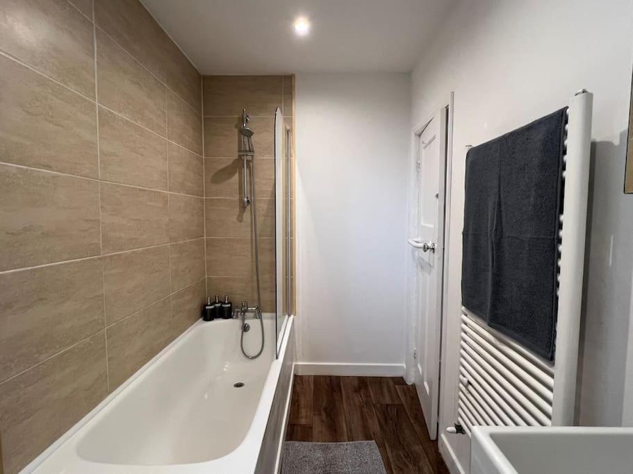Сasa de vacaciones 3 Bed Luxury House, 10 Min Walk To Underground *
