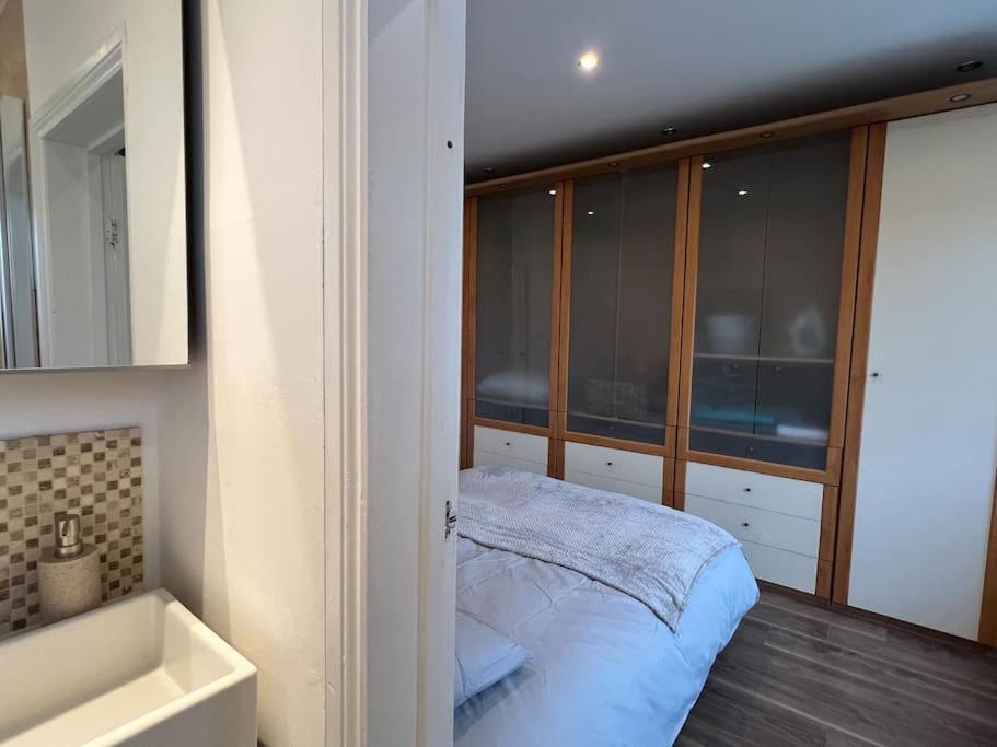 Сasa de vacaciones 3 Bed Luxury House, 10 Min Walk To Underground *