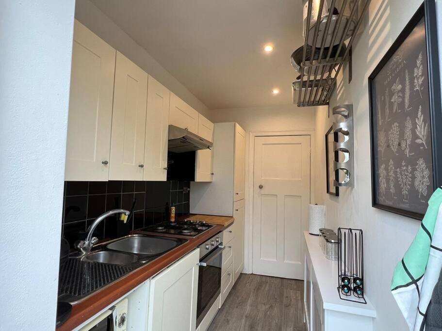 3 Bed Luxury House, 10 Min Walk To Underground Сasa de vacaciones Londres