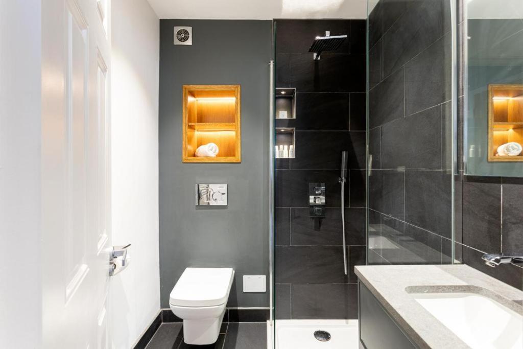 Stunning Soho Flat, Next To Theatres & China Town! *