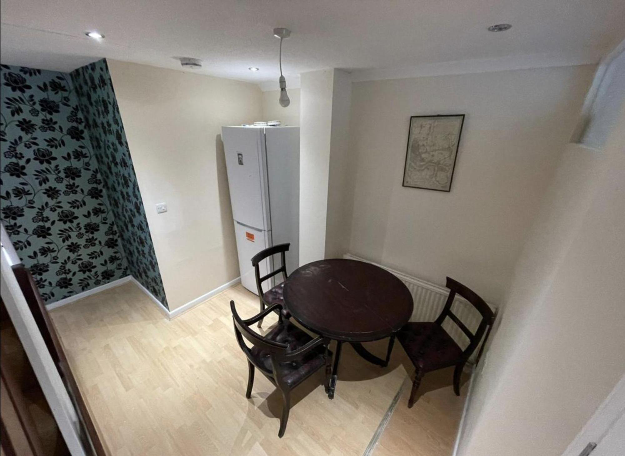 Cozy Urban Retreat: Shared Flat Living In The Heart Of E14
