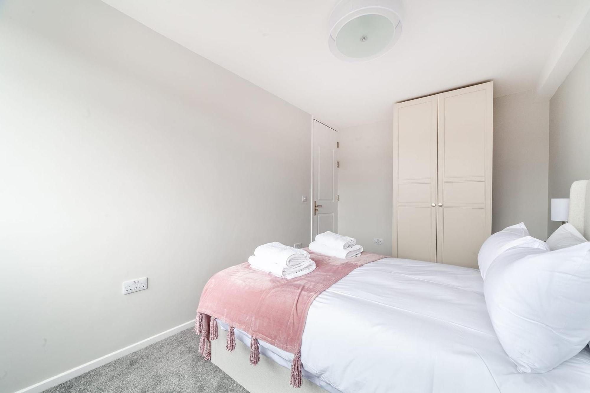 Excellent 3-bed Flat In Elephant & Castle Apartment