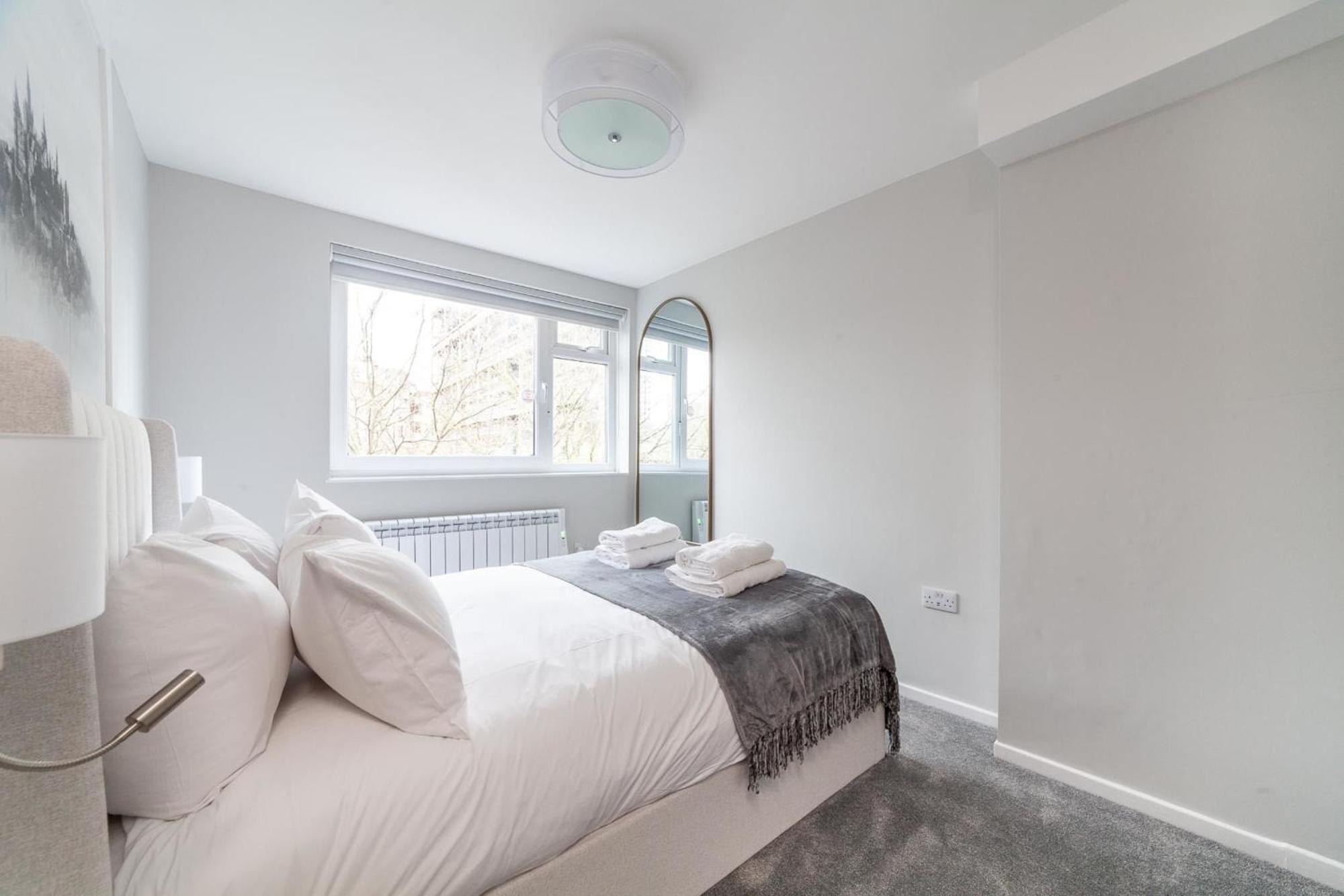 Excellent 3-bed Flat In Elephant & Castle * London
