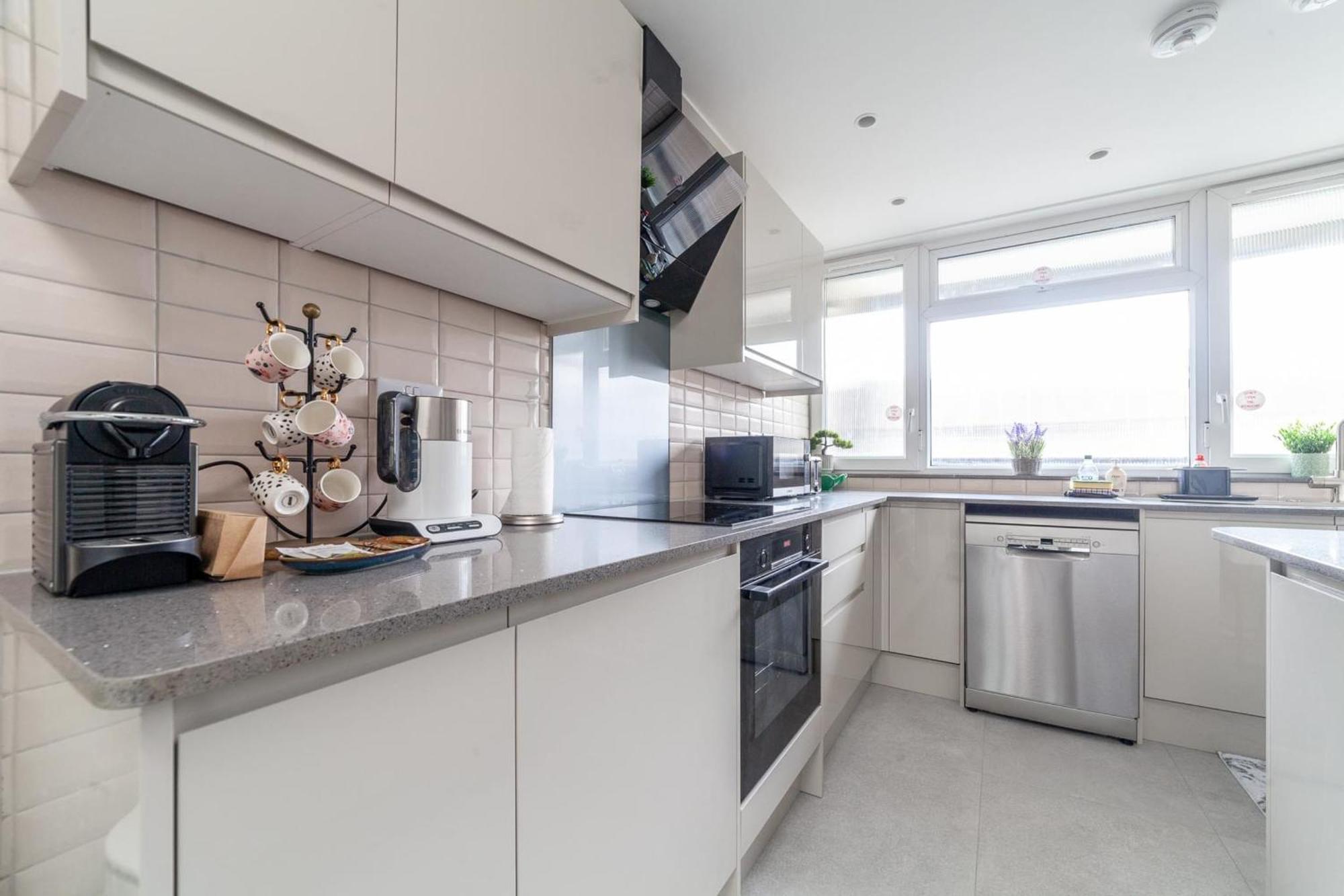 Excellent 3-bed Flat In Elephant & Castle