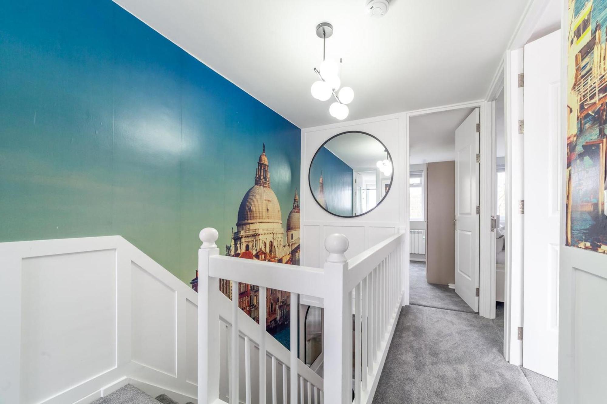 Excellent 3-bed Flat In Elephant & Castle * London
