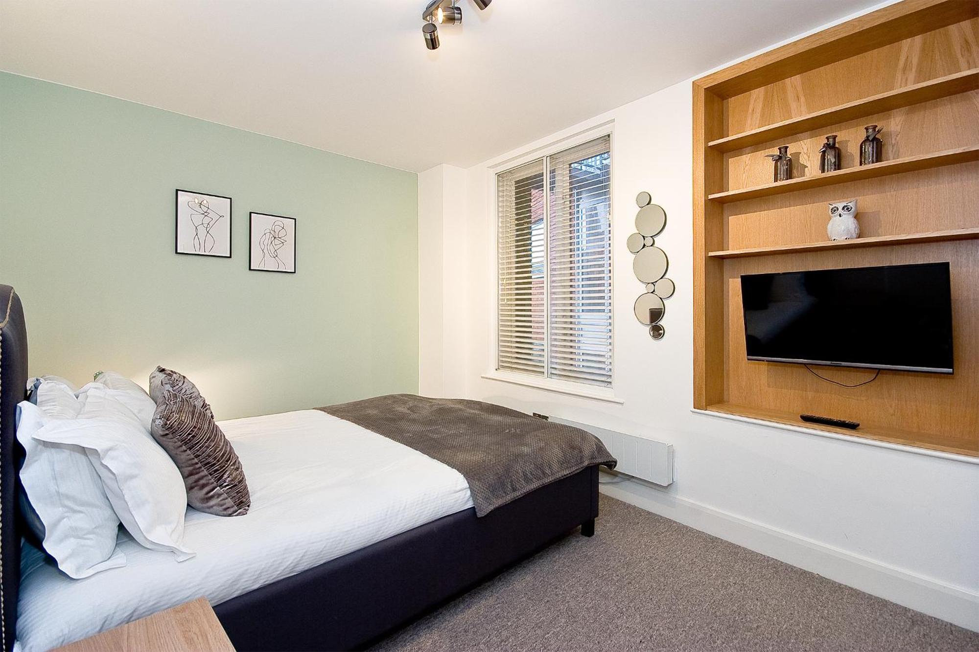 Mulberry Flat 5 - One Bedroom 3rd Floor By Living