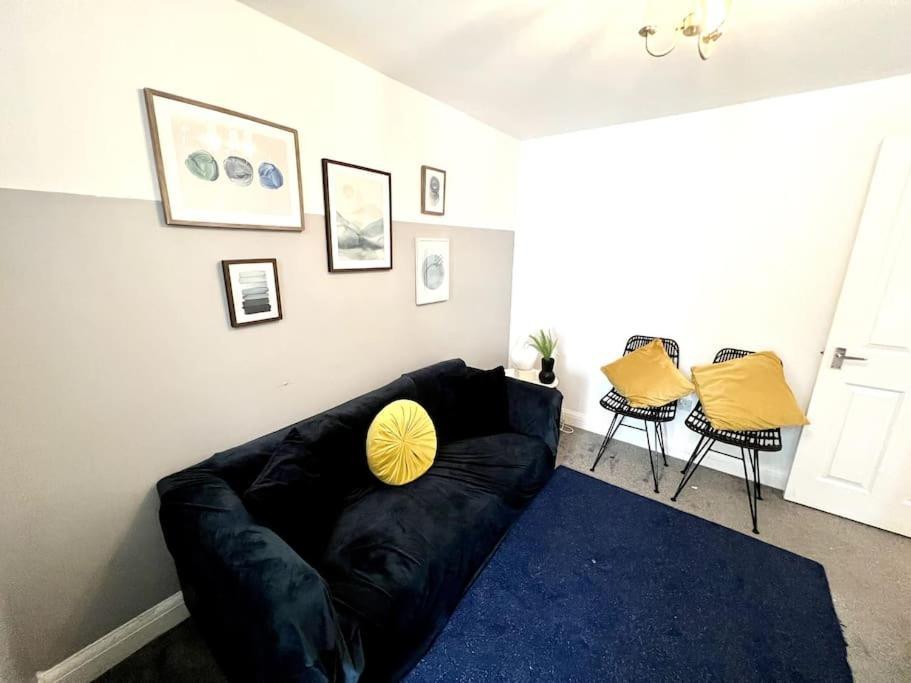 Modern 2 Bed Close To Mall With Parking & Garden Сasa de vacaciones *