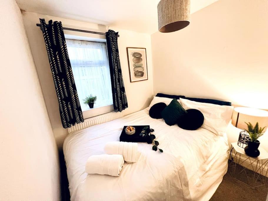 Сasa de vacaciones Modern 2 Bed Close To Mall With Parking & Garden Londres